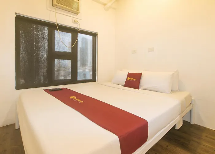 Reddoorz Premium At Mytown New York Hotel