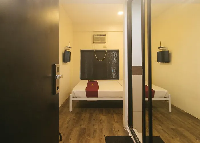 Reddoorz Premium At Mytown New York Hotel