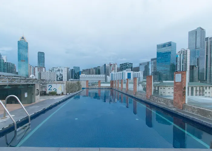 Hotel Reddoorz Premium At Mytown New York 2*