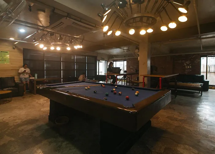 Hotel Reddoorz Premium At Mytown New York 2*
